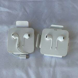 White Wired Earbuds with Lightning Connector